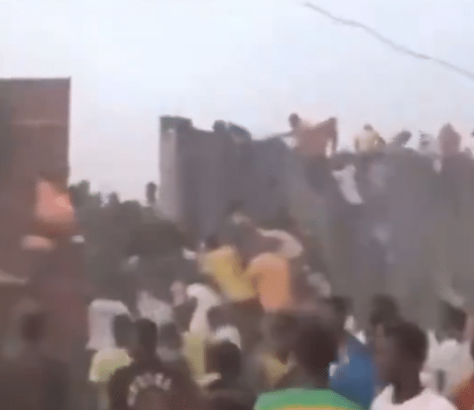 Video: Erotuomarin rankkarivihellys aloitti kaaoksen Guineassa – kymmeniä kuolleita