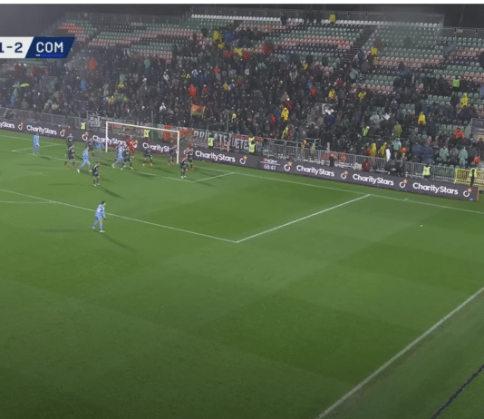 Video: Venezian Gaetano Oristanio laukoi maalin suoraan kulmapotkusta