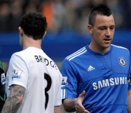Video: Kohun jälkeinen kohtaaminen – Wayne Bridge ei kättele John Terryä Valioliigassa 2010