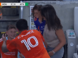 Video: Ezequiel Ponce viimeisteli kauniin maaliin ja juoksi tuulettamaan perheensä luokse MLS:ssä