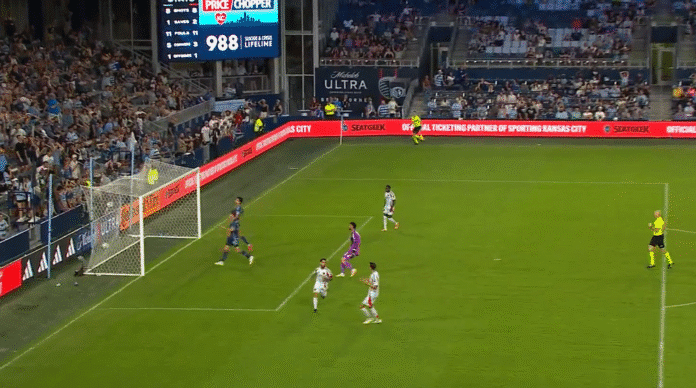 Video: FC Dallas Luciano Acosta nöyryytti vastustajan pakkeja ja siirsi pallon tyhjiin MLS:ssä