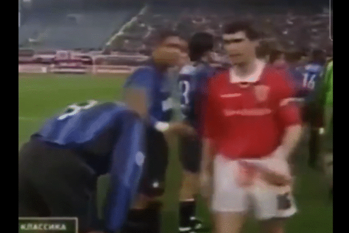 Klassikkovideo: Roy Keane ei odottele ketään – Ronaldo ja Diego Simeone eivät saa kättelyitä