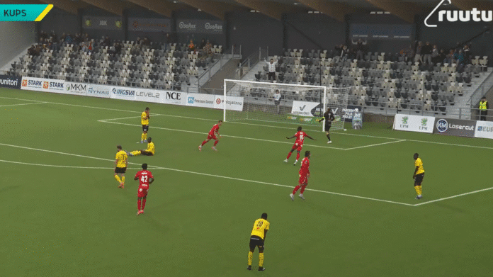 Video: KuPS:n tähtimaalivahti Johannes Kreidl jakeli karmean harhasyötön – FF Jaro sai lahjamaalin
