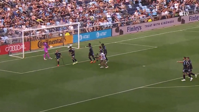 Video: Yksijalkainen Minnesota-fani toteutti unelmansa – teki maalin ennen MLS-ottelun alkua