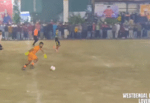 Video: Hillitön maali Intiassa – maalivahti laukoi pallon ensin ylärimaan, sitten suoraan ilmasta maaliin