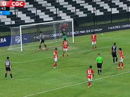 Video: Legendan ura jatkuu yhä – 44-vuotias Roque Santa Cruz käveli pallon kanssa maaliin