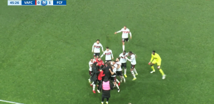 Video: Jean-Pierre Morgan täräytti upean maalin Ranskan aladivarissa – joukkuekaverit riehaantuivat