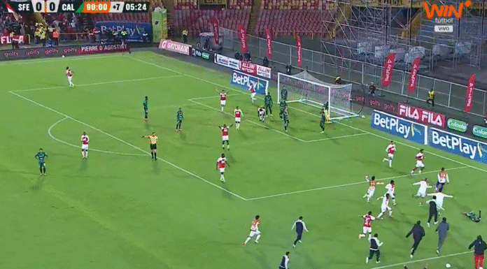 Video: Harold Mosquera painoi tylyn voittomaalin lisäajan lisäajalla Kolumbian pääsarjassa