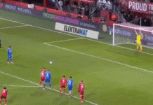 Video: AZ Alkmaarin Troy Parrottilta vuoden kehnoin Panenka-rankkari 99. minuutilla