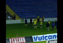 Video: Yksi Aroucan fani matkusti vierasmatsiin – pelaajat kävivät halaamassa pelin jälkeen