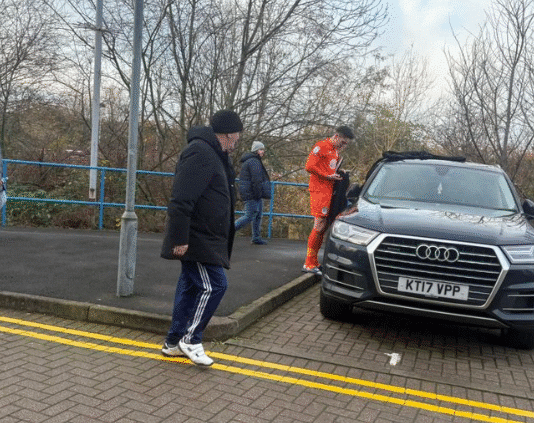 Huddersfield-maalivahti lähti heti loppuvihellyksen jälkeen kiireellä synnytysosastolle
