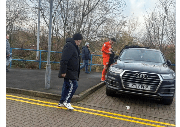 Huddersfield-maalivahti lähti heti loppuvihellyksen jälkeen kiireellä sairaalan synnytysosastolle