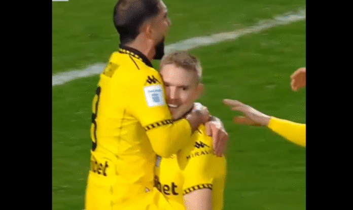 Video: Tyylikäs pusku – Fredrik Jensen avasi maalihanansa ARIS Thessalonikin paidassa