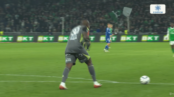 Video: Haitin maajoukkuemaalivahti sai onnekkaan maalisyötön Ranskan Ligue 2:ssa