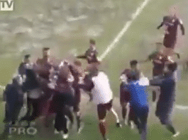 Klassikkovideo: Pelaaja tekee maalin 70 metristä liukutaklauksella Italian aladivarissa