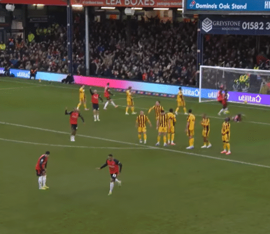 Video: Luton Townin Cohen Bramall laukoi kuvankauniin vaparimaalin Englannin Ykkösliigassa