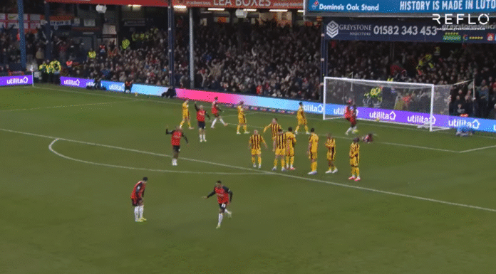 Video: Luton Townin Cohen Bramall laukoi kuvankauniin vaparimaalin Englannin Ykkösliigassa