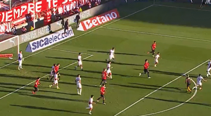 Video: Santiago Montiel voitti Puskás-palkinnon 2025 upealla saksipotkumaalillaan