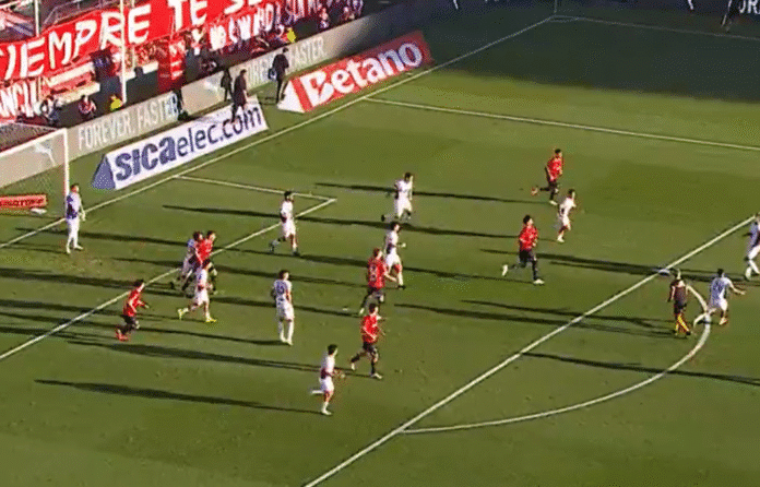 Video: Santiago Montiel voitti Puskás-palkinnon 2025 upealla saksipotkumaalillaan