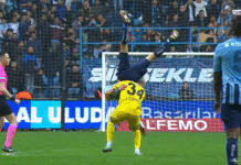 Klassikkovideo: Upeaa urheiluhenkeä – Florian Loshaj estää vastustajaa putoamasta niskoilleen Turkin liigassa