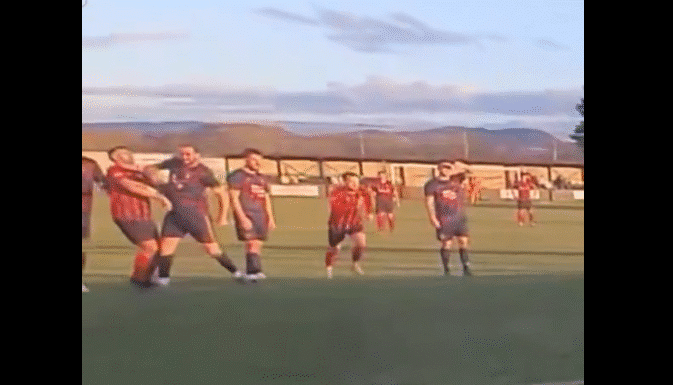 Video: Järkyttävä kyynärpääisku Walesin aladivarissa – Tom Taylorin lyönti kuohuttaa