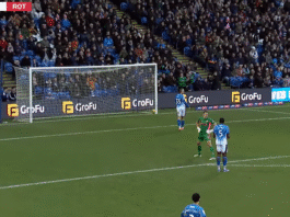 Video: Vastustajakin äimän käkenä – Stockportilta käsittämätön oma maali Ykkösliigassa