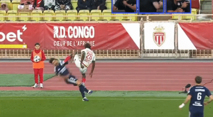 Video: AS Monacon Mamadou Coulibalylta kammotaklaus – erotuomari nosti heti punaisen kortin