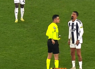 Video: Kasımpaşan pelaaja pyysi erotuomaria väistämään – sai vaparitilanteessa kaksi keltaista korttia