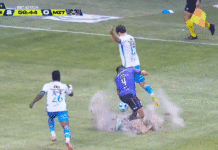 Video: Meksikon pääsarjassa erikoinen tilanne – kenttä hajosi liukutaklauksesta