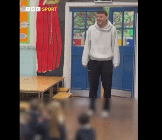 Video: Sankarin vastaanotto lapsilta – Macclesfieldin Sam Heathcote palasi töihin