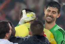 Video: Thibault Courtois onnitteli innoissaan voittomaalin puskenutta Benfica-kollegaa