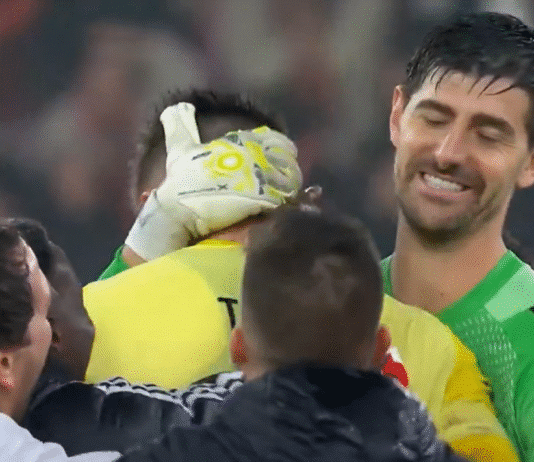 Video: Thibault Courtois onnitteli innoissaan voittomaalin puskenutta Benfica-kollegaa
