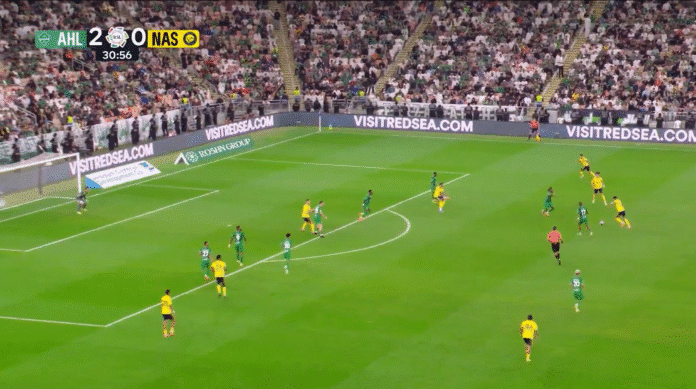 Video: Al-Hilalin maalivahdilta käsittämätön hörppy – pallo livahti maaliin längeistä