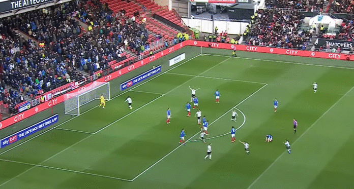 Video: Bristol Cityn Adam Randell tälläsi kuvankauniin voittomaalin Englannin Mestaruussarjassa