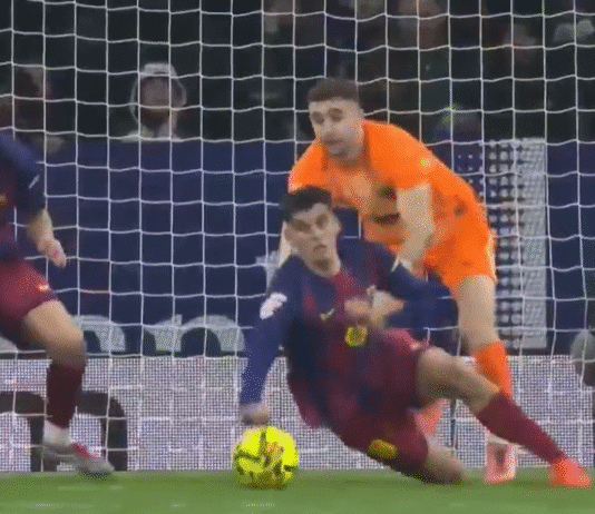 Video: Barcelona-vahti Joan Garcia työnsi toppari Gerard Martinin pallon eteen – ei maalia