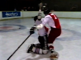 Klassikkovideo: 22-vuotiaat Jari Litmanen ja Finidi George pelaamassa jääkiekkoa 90-luvun alussa