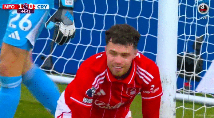 Video: Neco Williamsilta upea käsitorjunta maaliviivalta – punainen korttihan siitä tuli