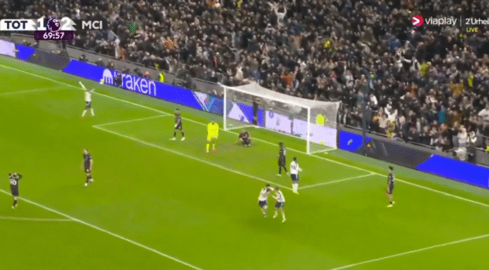 Video: Tottenhamin Dominic Solanke ohjasi uskomattoman maalin Man Cityn verkkoon