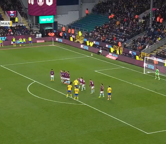 Video: Mansfield pudotti Burnleyn FA Cupista – Louis Reed ratkaisi komealla vaparimaalilla Video: Mansfieldin Louis Reed pamautti loisteliaan vaparimaalin FA Cupissa