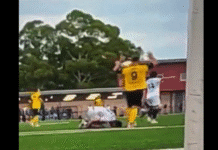 Video: Australian divarissa nähtiin karmea sikailu – pelaaja tallasi vastustajan nilkan