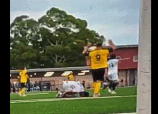 Video: Australian divarissa nähtiin karmea sikailu – pelaaja tallasi vastustajan nilkan