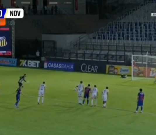 Video: Maalivahti Cleiton laukoi uransa avausmaalin hirmukudilla rankkarista Brasiliassa