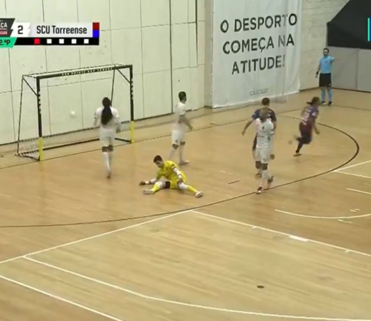 Video: Vastustaja vietiin aivan kahville – Célio Coque taiteili kauniin maalin Portugalin futsalkentillä