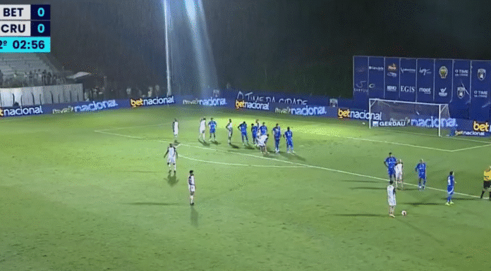 Video: Maalivahti Cássiolle iski kova vessahätä kesken vaparitilanteen – kaikki odottivat kiltisti