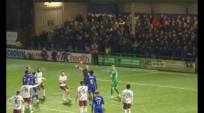 Video: Englannissa nähtiin täysin poikkeuksellinen rankkaritilanne – vastustajalle epäsuora vapari