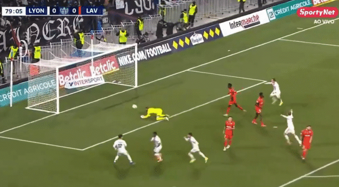 Video: Endrick tälläsi voittomaalin melkoisella hevosenpotkulla Ranskan Cupissa