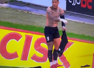 Video: Brassipelaaja Miullen tuuletti maaliaan riisumalla paitansa – lensi suihkuun Maltan pääsarjassa