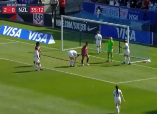 Video: Uuden-Seelannin puolustaja painaa hattutempun omiin jo avausjaksolla vuonna 2022