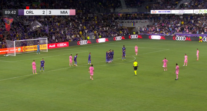 Video: 38-vuotias Lionel Messi laukoi vaparimaalin – maalivahdilta melkoinen hörppy