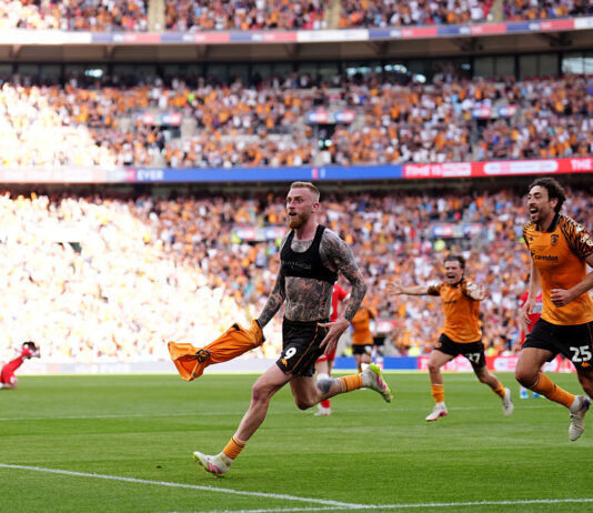 Video: Hull City nousee Valioliigaan – Oli McBurnie ratkaisi lisäajalla nousufinaalissa Wembleyllä